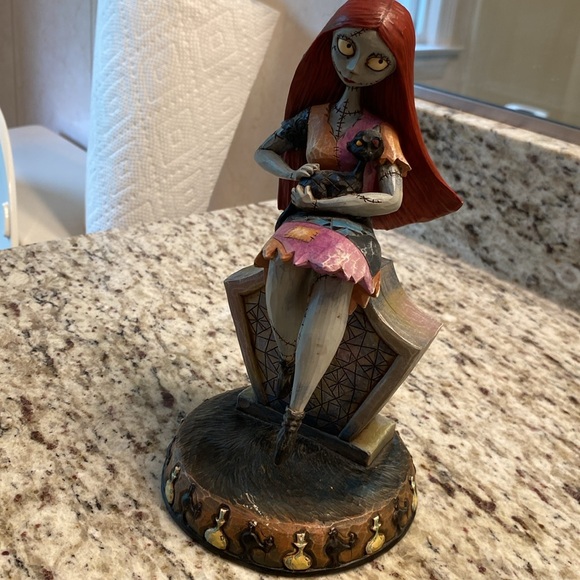 Disney Traditions Jim Shore Sally Smitten Seamstress Figure Nightmare Christmas - Picture 8 of 10